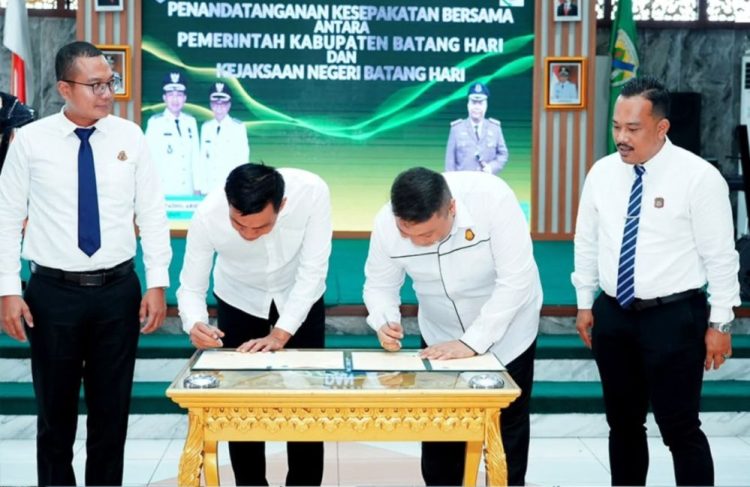 Bupati Fadhil Teken Kesepakatan Bersama dengan Kajari Batanghari