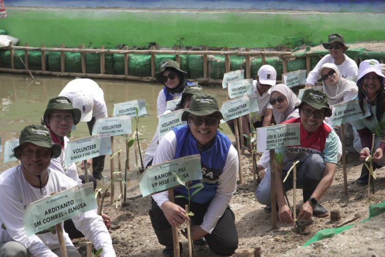 Kolaborasi PHE ONWJ dan Elnusa Perkuat Pesisir Karawang: Tanam Harapan, Tumbuhkan Generasi Peduli Bumi