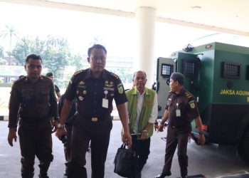 Tim Penyidik Koneksitas Kejagung Serahkan 3 Tersangka Tahap II Perkara Korupsi Pengadaan Satelit Slot Orbit 123o BT