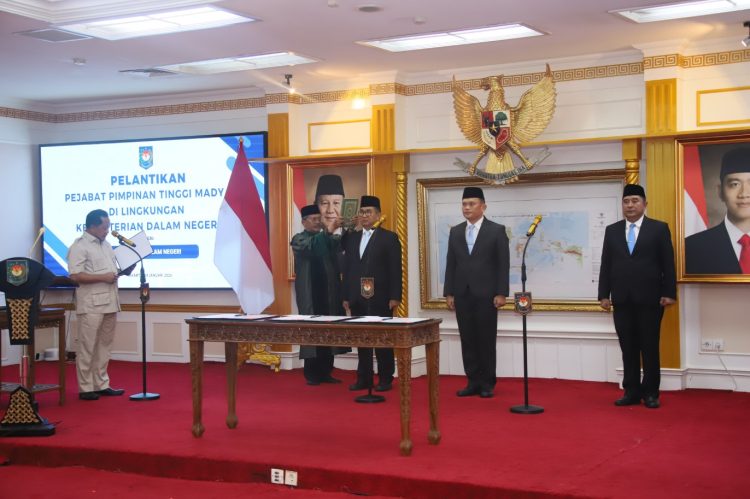 Lantik Tiga Pejabat Pimpinan Tinggi Madya, Mendagri Minta Pahami Tugas Masing-Masing 