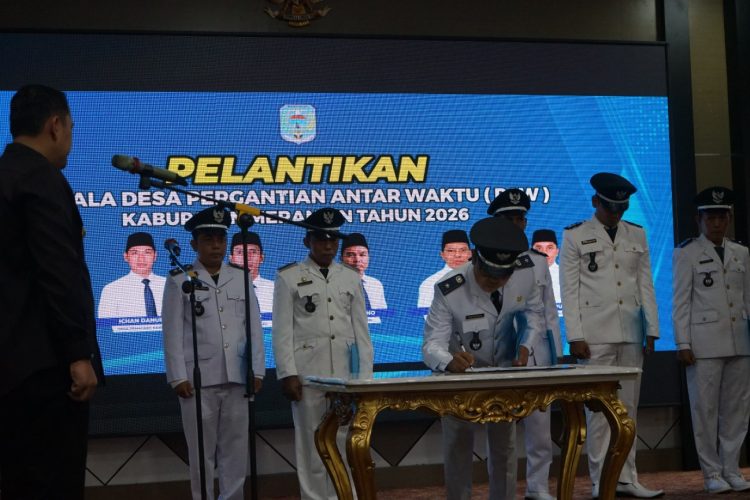 Lantik 6 Kades PAW, Bupati Merangin M. Syukur Singgung Tambang Rakyat, Dana Desa dan Camat