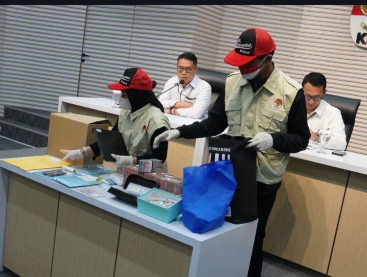 OTT Pegawai Pajak, KPK Tetapkan 5 orang sebagai Tersangka dan Sita Uang Rp6,38 miliar serta  Logam Mulia