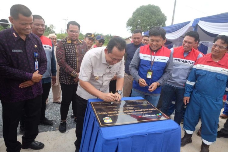 Bupati Muaro Jambi Resmikan Jembatan Camp Topo, Wujud Sinergi Pemerintah dan Swasta