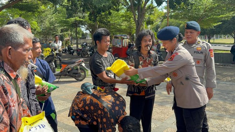 ‎  ‎  ‎Pengamanan Aksi Damai Suku Anak Dalam (SAD) Terkendali Aman Dan Kondusif Dengan Sentuhan Kemanusiaan  ‎