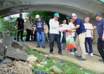 Wagub Sani Pimpin Gotong Royong Massal Gerakan Indonesia ASRI di Danau Sipin