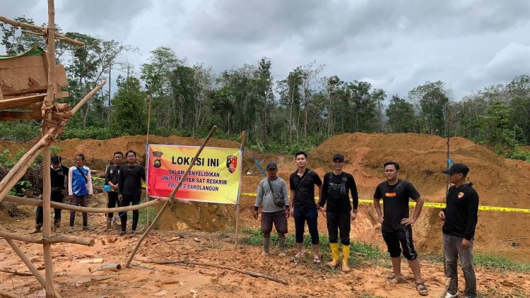‎Empat Pekerja Tambang Emas Tanpa Izin Meninggal Dunia Tertimbun Tanah