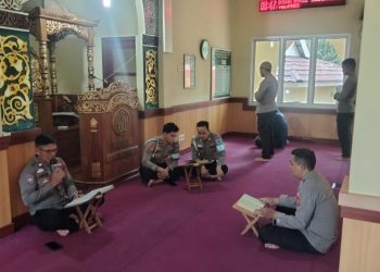 ‎Kapolres Sarolangun Dan Personil Adakan Kegiatan Keragaman Tadarusan Bersama Baca Alquran   ‎  ‎