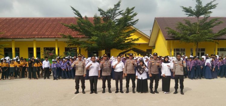 Sat Binmas Polres Sarolangun Goes To School, Bangun Karakter Pelajar, Cegah Aksi Kriminal Kenakalan Remaja Sejak Dini