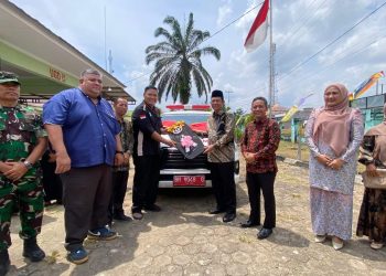 Bupati BBS Serahkan Langsung 1 Unit Mobil Ambulance kepada Puskesmas Tanjung