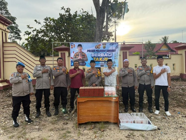 ‎Tak Henti henti Pihak Polres Lalui Mapolssek Pelawan Singkut Berbagi Takjil Bulan Ramadhan 1447/H 2026