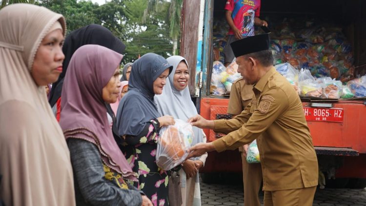 Wabup Merangin Khafidh Moein Buka Pasar Murah Bersubsidi 
