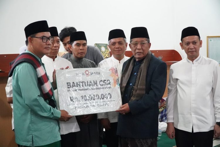 Wagub Jambi Serahkan Bantuan Stunting, CSR dan BAZNAS di Safari Ramadhan Tanjab Timur