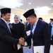 Menag Serahkan Keppres Penetapan Anggota BAZNAS kepada Dirjen Bina Keuda Agus Fatoni 
