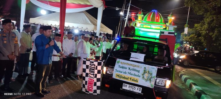 Lepas Pawai Takbir, Bupati M. Syukur Ajak Pemuda Jaga Tradisi dan Inovasi