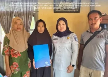 Jasa Raharja Jambi Serahkan Santunan Meninggal Dunia Korban Laka Lantas Fuso Parkir di Mendalo Darat