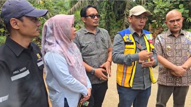 Jalan Jambi Siap Tempur Mudik Lebaran 2026: Dinas PUTR Gaspol Bersihkan Lubang dan Semak Belukar