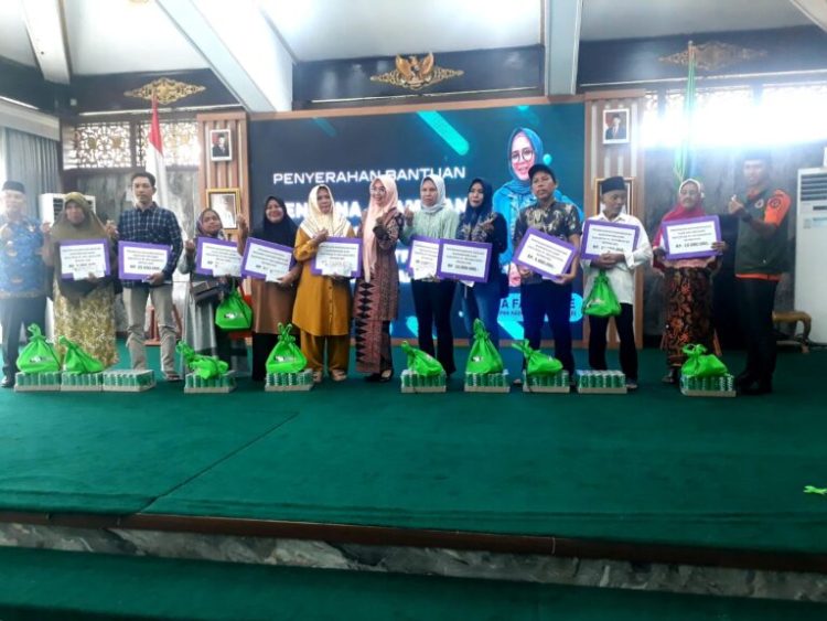 Zulva Fadhil Bagikan Bantuan ke 13 Korban Bencana Batang Hari: PKK Hadir, Semangat Bangkit!
