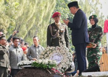 Menhan Sjafrie Hadiri Pemakaman Militer Mayor Inf Anumerta Zulmi Aditya di TMP Cikutra yang Gugur di Lebanon