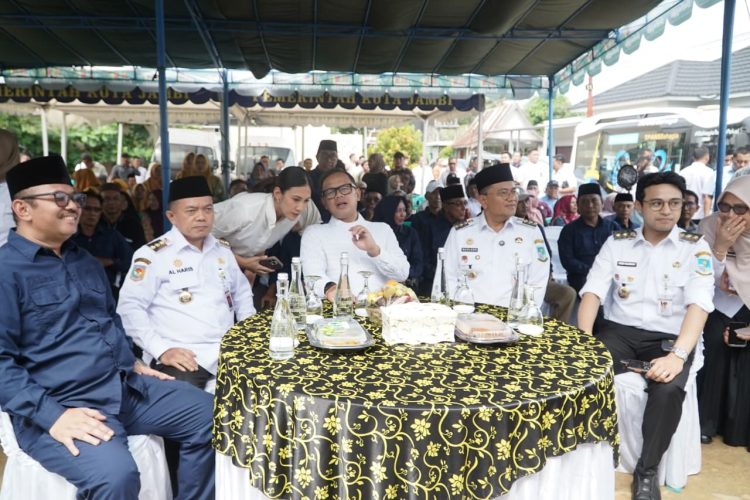 Gubernur Al Haris dan Wamendagri Bima Arya Apresiasi Program Kampung Bahagia