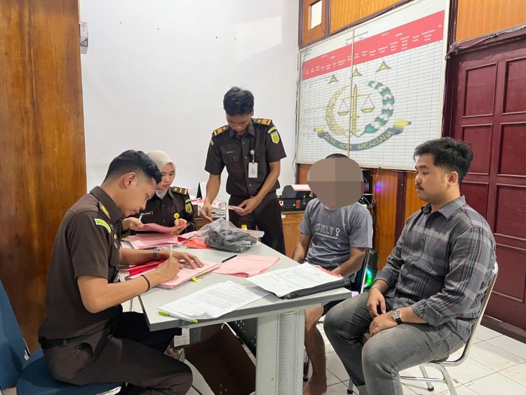 ‎  ‎Kapolres Sarolangun Tegaskan segera Limpahkan Tiga Tersangka Narkotika Ke Kejari Sarolangun Dan Berkomitmen Siap Berantas Narkoba  ‎