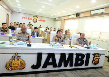 ‎Pelatihan Public Speaking Call Center 110, Polda Jambi Tingkatkan Profesionalisme Pelayanan Publik  ‎