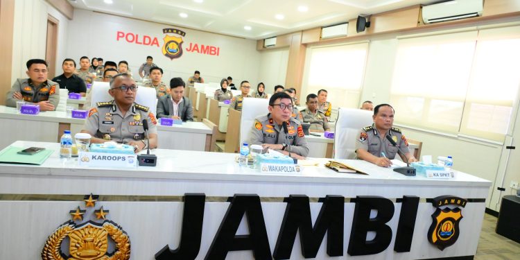 ‎Pelatihan Public Speaking Call Center 110, Polda Jambi Tingkatkan Profesionalisme Pelayanan Publik  ‎