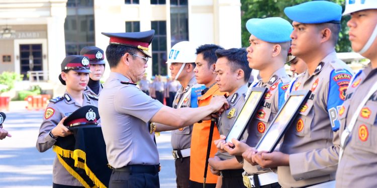 Polda Jambi Gelar Upacara PTDH, Empat Personel Diberhentikan Tidak Dengan Hormat 