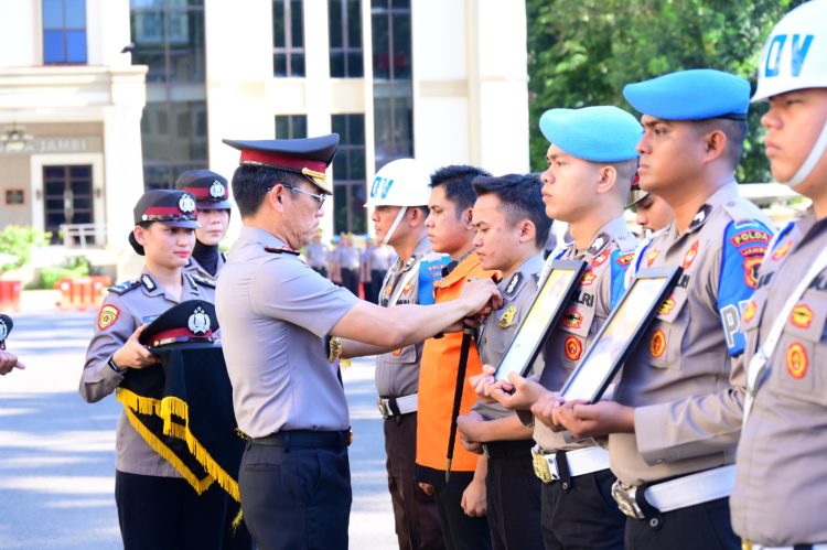 Polda Jambi Gelar Upacara PTDH, Empat Personel Diberhentikan Tidak Dengan Hormat 