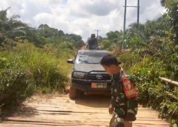 ‎Satgas TMMD 0420/Sarko Lakukan Akses Terbatas Jalan Penghubung Desa Seko Besar Kecamatan Pauh  ‎