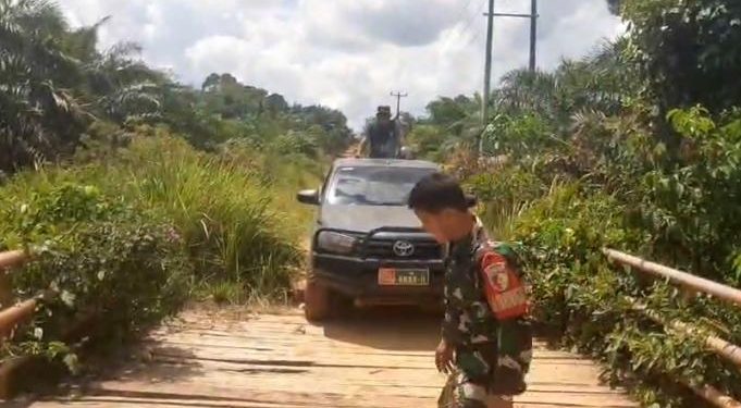 ‎Satgas TMMD 0420/Sarko Lakukan Akses Terbatas Jalan Penghubung Desa Seko Besar Kecamatan Pauh  ‎