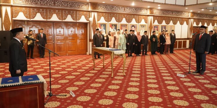 Gubernur Al Haris Lantik Sudirman Komisaris Utama Bank Jambi, Desak Pembenahan dan Kemandirian