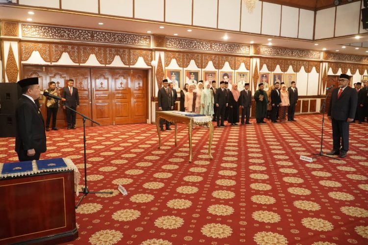 Gubernur Al Haris Lantik Sudirman Komisaris Utama Bank Jambi, Desak Pembenahan dan Kemandirian