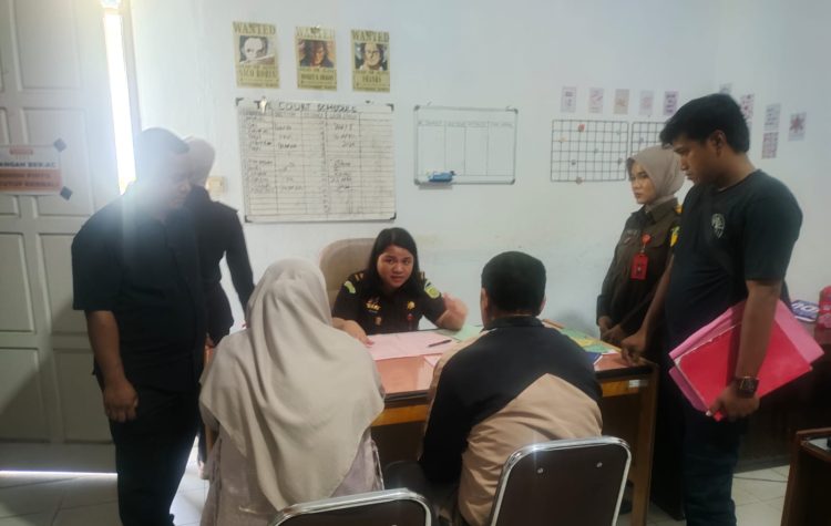 ‎  ‎Tindakan Tegas Polres Sarolangun Tersangka Tambang Ilegal Lansung Di Limpahkan Ke Kejati Sarolangun