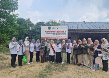 Bunda Hesti Haris Tinjau Pendidikan Anak SAD di Desa Hajran Batang Hari