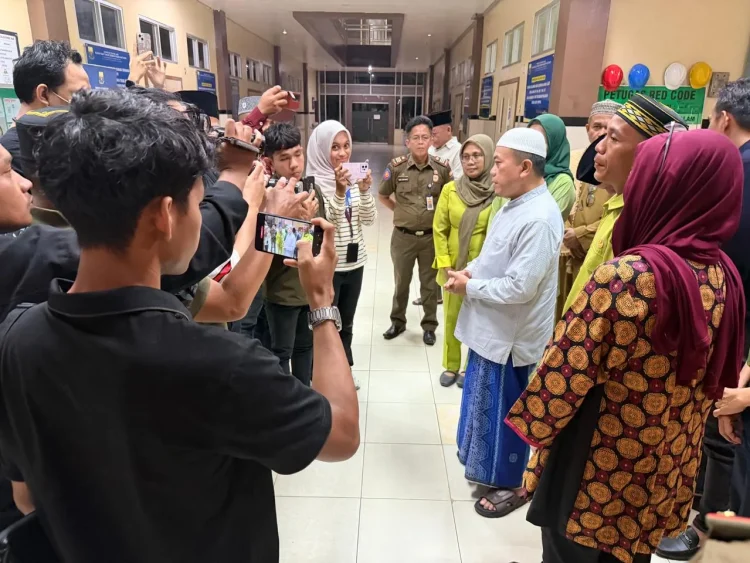 Lebaran Penuh Empati, Gubernur Al Haris Bawa Tali Asih dan Pastikan Layanan RS Tetap Prima