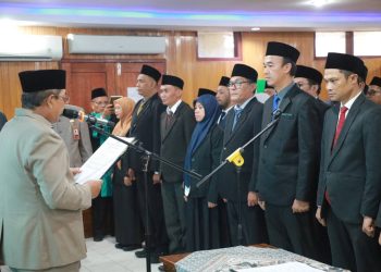 Bupati Anwar Sadat Tekankan Integritas dan Kolaborasi Saat Lantik Pejabat Pemkab Tanjab Barat