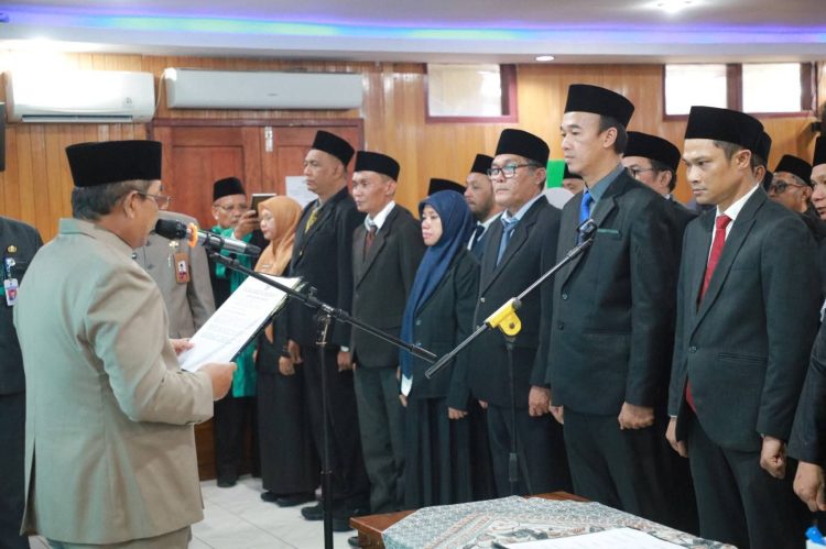 Bupati Anwar Sadat Tekankan Integritas dan Kolaborasi Saat Lantik Pejabat Pemkab Tanjab Barat