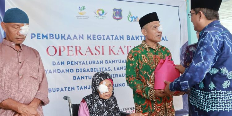Bupati Anwar Sadat Resmikan Operasi Katarak Gratis dan Salurkan Bantuan ATENSI untuk Warga Rentan