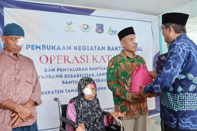 Bupati Anwar Sadat Resmikan Operasi Katarak Gratis dan Salurkan Bantuan ATENSI untuk Warga Rentan
