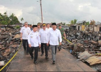 Pasca Kunjungan Menkes, Gubernur Jambi Dan Bupati Tanjab Barat Tinjau Lokasi Kebakaran Teluk Nilau