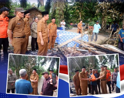 Bupati Muaro Jambi Tinjau Korban Kebakaran di Rengas Bandung Sekaligus Serahkan Bantuan