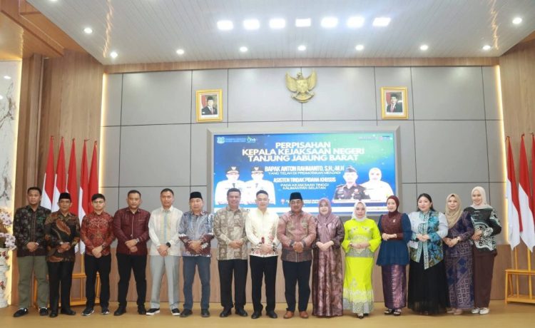 Pemkab Tanjab Barat Gelar Malam Perpisahan Kajari Anton Rahmanto, Penuh Haru dan Apresiasi
