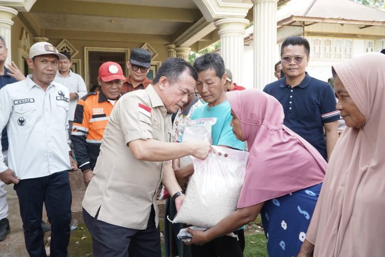 Tinjau Banjir di Selango, Gubernur Al Haris: Tetap Tegar! Bantuan 1 Ton Beras Disalurkan