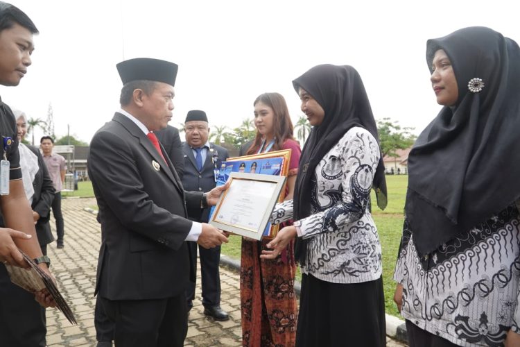 Peringatan Otoda dan Hardiknas, Gubernur Al Haris Tekankan Sinergi Daerah dan Pendidikan Berkualitas