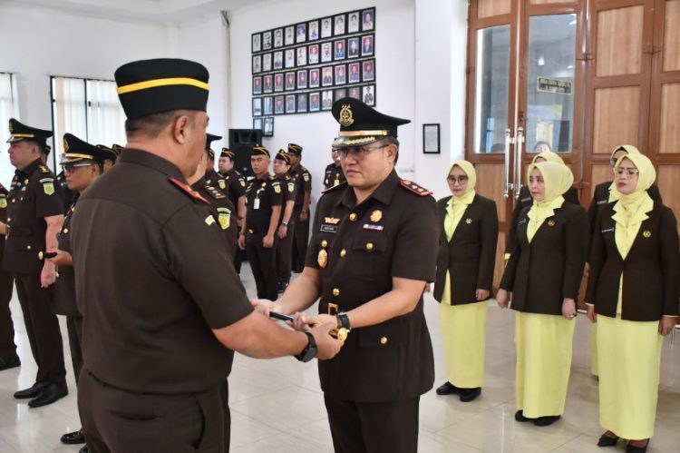 Kepala Kejaksaan Tinggi Jambi Sugeng Hariadi Lantik 3 Kajari, Ini Nama-Namanya