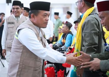 Gubernur Al Haris Lepas Kloter Perdana Haji 2026 Jambi, Tegaskan Pelayanan Maksimal untuk Jemaah