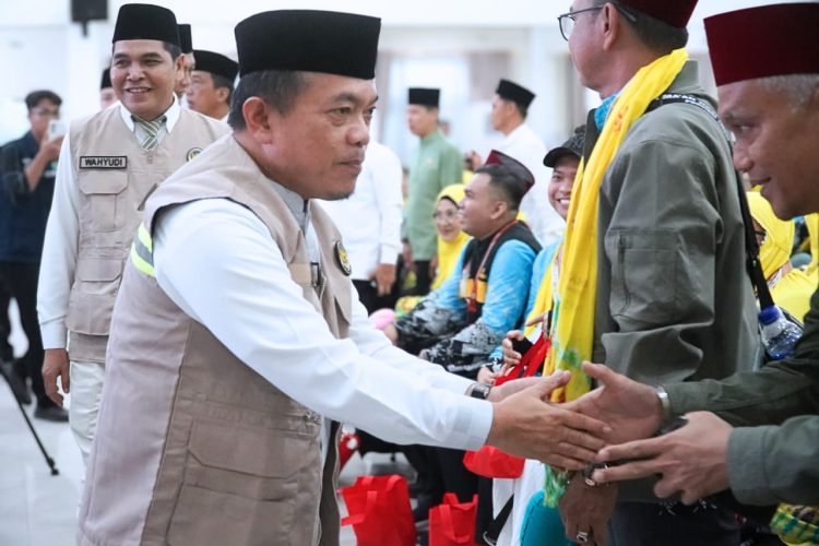 Gubernur Al Haris Lepas Kloter Perdana Haji 2026 Jambi, Tegaskan Pelayanan Maksimal untuk Jemaah