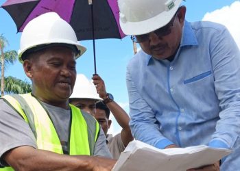 Usai Hadiri Silaturahmi PABPDSI, Bupati Anwar Sadat Tinjau Pengerjaan Box Culvert di Tanjung Bojo