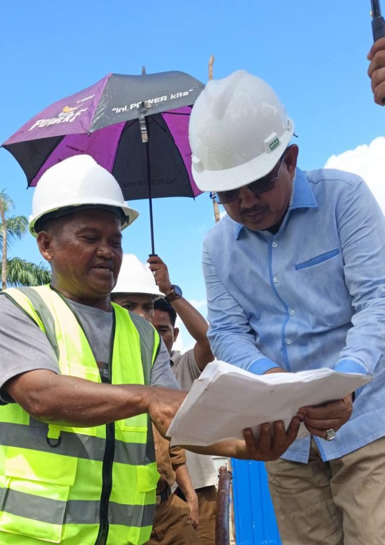 Usai Hadiri Silaturahmi PABPDSI, Bupati Anwar Sadat Tinjau Pengerjaan Box Culvert di Tanjung Bojo
