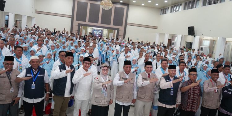 Lepas 444 JCH Kloter BTH 20, Wagub Sani Pesan Jemaah Sempurnakan Haji dan Doakan Jambi di Tanah Suci